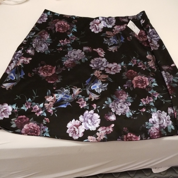 Roz & Ali Dresses & Skirts - Doesn't fit